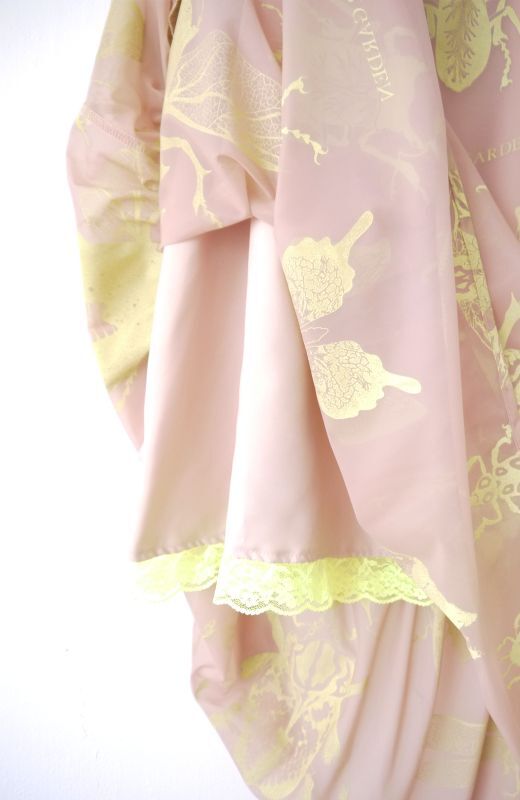 Insect lace flare skirt